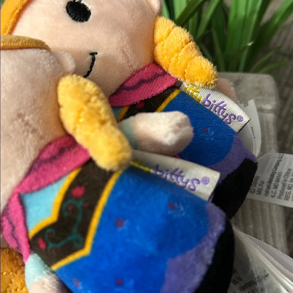 hallmark disney Itty Bittys Anna plushie dolls Frozen x2